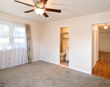 6011 Carter Avenue - Photo Thumbnail 13