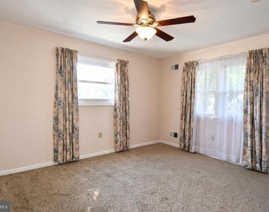 6011 Carter Avenue - Photo Thumbnail 12