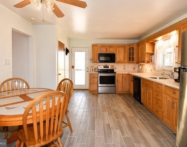 6011 Carter Avenue - Photo Thumbnail 9