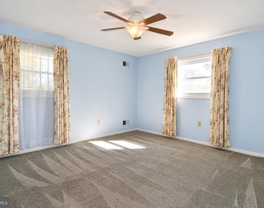 6011 Carter Avenue - Photo Thumbnail 16