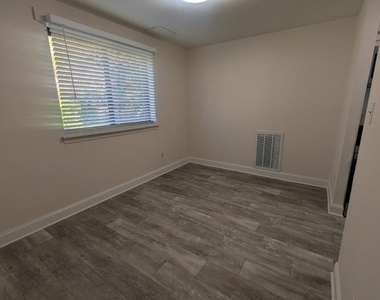 6065 Majors Lane - Photo Thumbnail 7