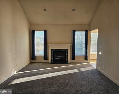 222 Whirlaway Lane - Photo Thumbnail 4