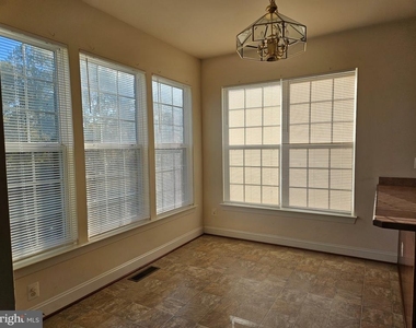222 Whirlaway Lane - Photo Thumbnail 10