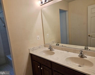222 Whirlaway Lane - Photo Thumbnail 17