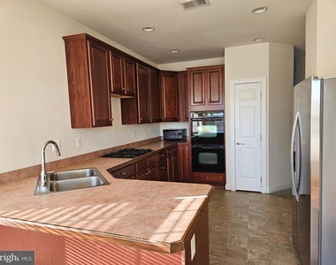 222 Whirlaway Lane - Photo Thumbnail 9