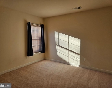 222 Whirlaway Lane - Photo Thumbnail 16