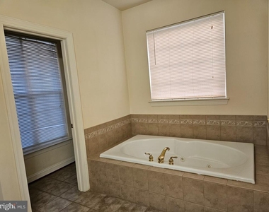 222 Whirlaway Lane - Photo Thumbnail 12