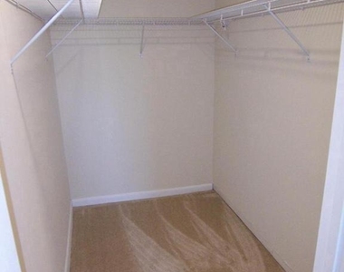 907 Olive Branch Court N - Photo Thumbnail 7