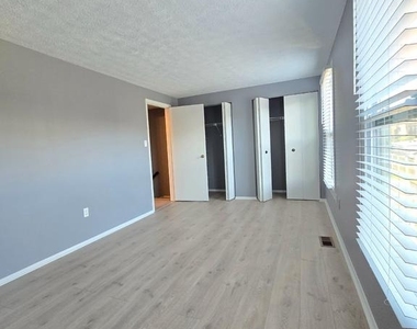 19 Rocky Brook Court - Photo Thumbnail 8