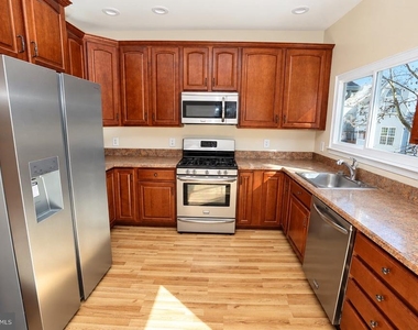 4303 Huntshire Road - Photo Thumbnail 3
