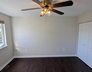 8 Glenwood Ave - Photo Thumbnail 14