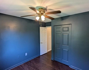 8 Glenwood Ave - Photo Thumbnail 17