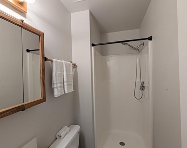 8 Glenwood Ave - Photo Thumbnail 18