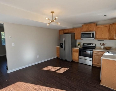 8 Glenwood Ave - Photo Thumbnail 7