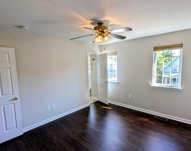 8 Glenwood Ave - Photo Thumbnail 15