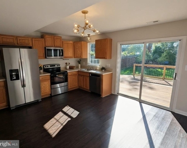 8 Glenwood Ave - Photo Thumbnail 6