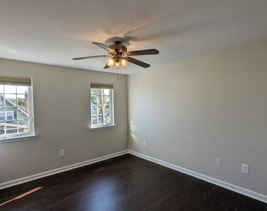 8 Glenwood Ave - Photo Thumbnail 13