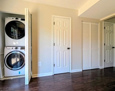 8 Glenwood Ave - Photo Thumbnail 11