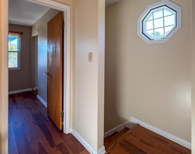 10 Glenmont Avenue - Photo Thumbnail 17