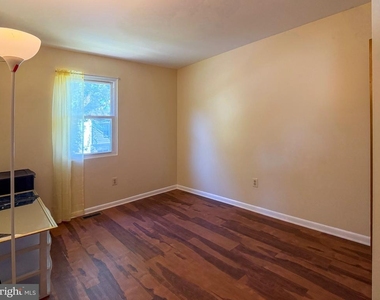 10 Glenmont Avenue - Photo Thumbnail 22