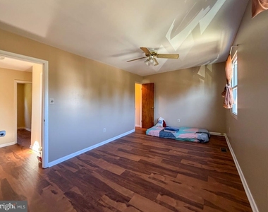 10 Glenmont Avenue - Photo Thumbnail 18