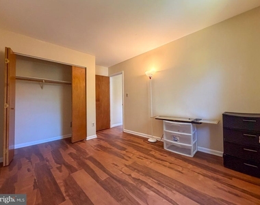 10 Glenmont Avenue - Photo Thumbnail 23
