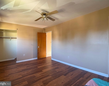 10 Glenmont Avenue - Photo Thumbnail 20