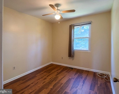 10 Glenmont Avenue - Photo Thumbnail 25