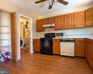 10 Glenmont Avenue - Photo Thumbnail 15