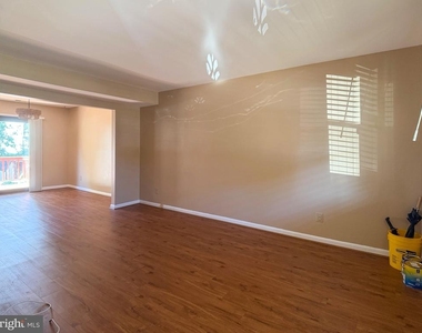 10 Glenmont Avenue - Photo Thumbnail 7