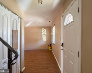 10 Glenmont Avenue - Photo Thumbnail 6
