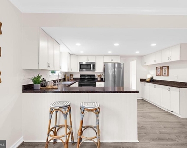 402 S Cherry Grove Avenue - Photo Thumbnail 8