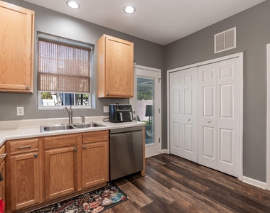 525 Writers Way - Photo Thumbnail 13