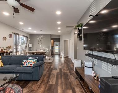 525 Writers Way - Photo Thumbnail 6