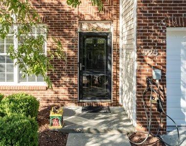 525 Writers Way - Photo Thumbnail 4