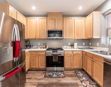 525 Writers Way - Photo Thumbnail 11