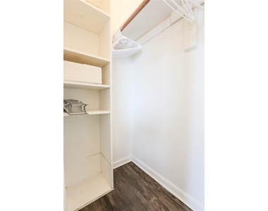 912 W 22nd St - Photo Thumbnail 10