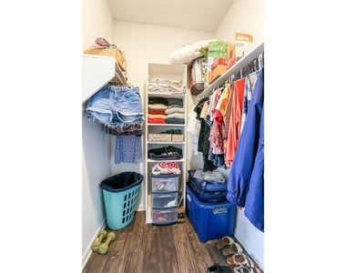 912 W 22nd St - Photo Thumbnail 7