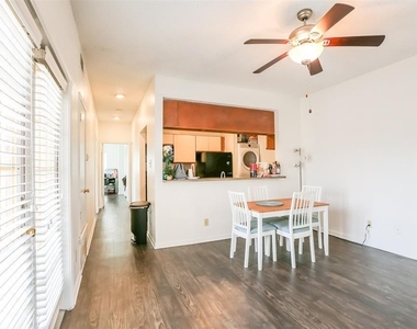 912 W 22nd St - Photo Thumbnail 1
