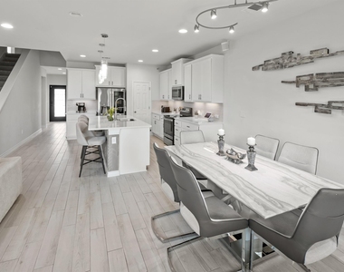 353 Capstone Rd - Photo Thumbnail 8