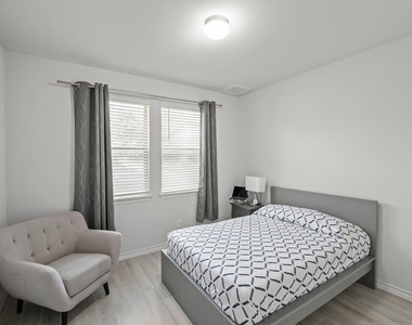 353 Capstone Rd - Photo Thumbnail 10
