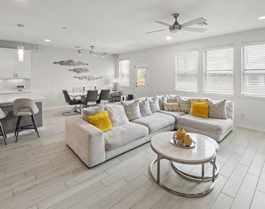 353 Capstone Rd - Photo Thumbnail 5