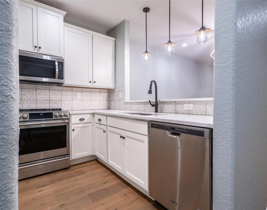 102 Elmwood Dr - Photo Thumbnail 21