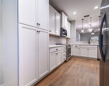 102 Elmwood Dr - Photo Thumbnail 16