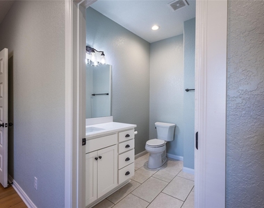 102 Elmwood Dr - Photo Thumbnail 5