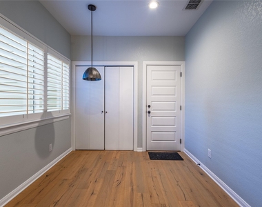 102 Elmwood Dr - Photo Thumbnail 17