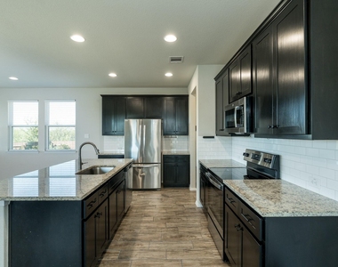 236 Blue Agate Ct - Photo Thumbnail 6
