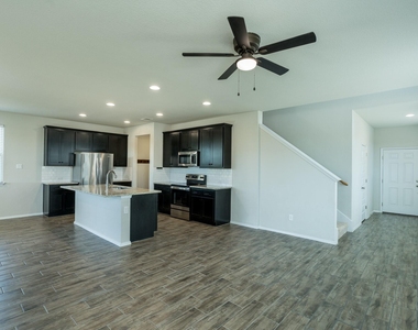 236 Blue Agate Ct - Photo Thumbnail 3