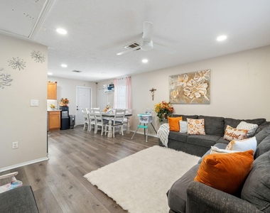 309 E Parsons St - Photo Thumbnail 9