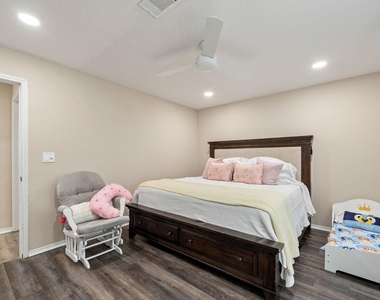 309 E Parsons St - Photo Thumbnail 12